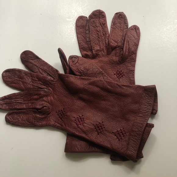 Vintage burgundy leather Gloves with Textured Pattern - Picture 1 of 7